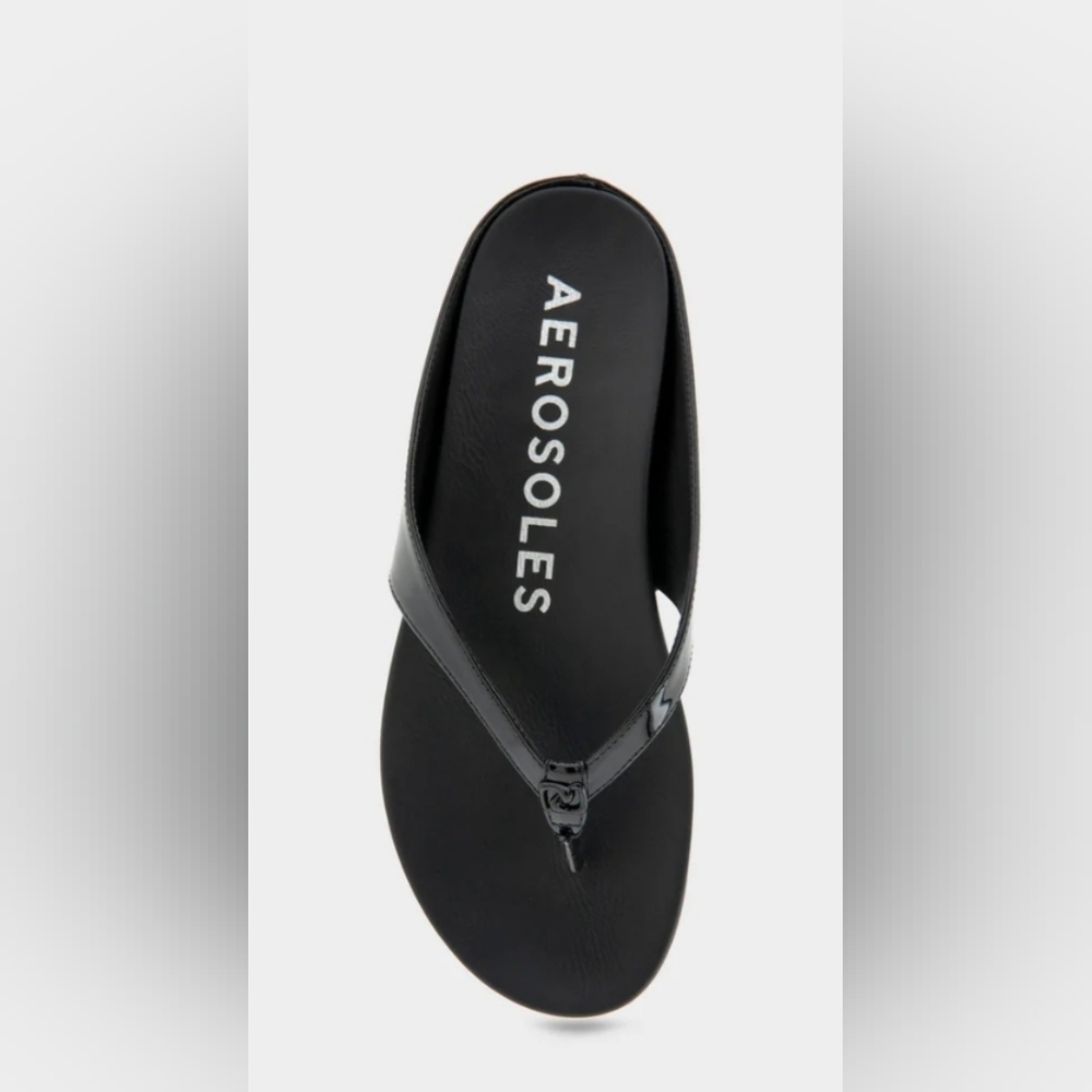 AEROSOLES Fisher Thong Sandals in Black Patent Faux Leather Size 9M